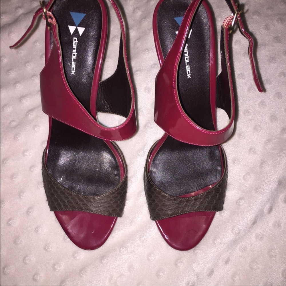 Sandals - Picture 2 of 3